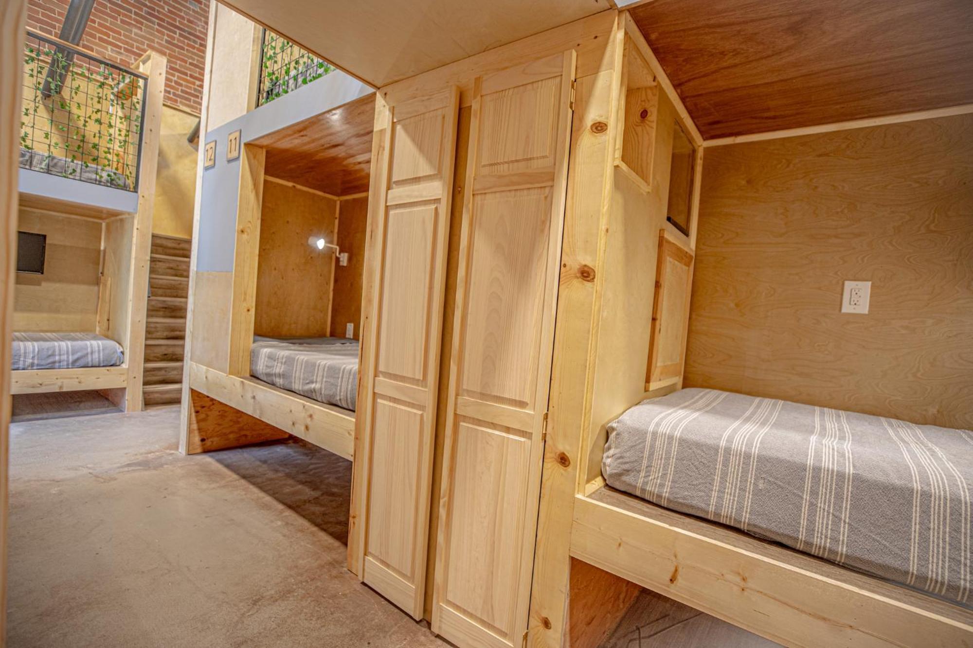 Social Stays - Santa Barbara'S First Hostel On State Street 외부 사진