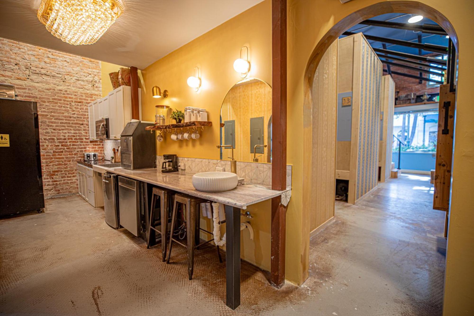 Social Stays - Santa Barbara'S First Hostel On State Street 외부 사진