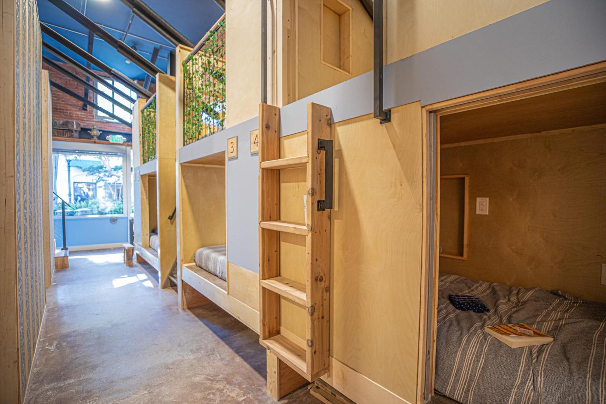 Social Stays - Santa Barbara'S First Hostel On State Street 외부 사진