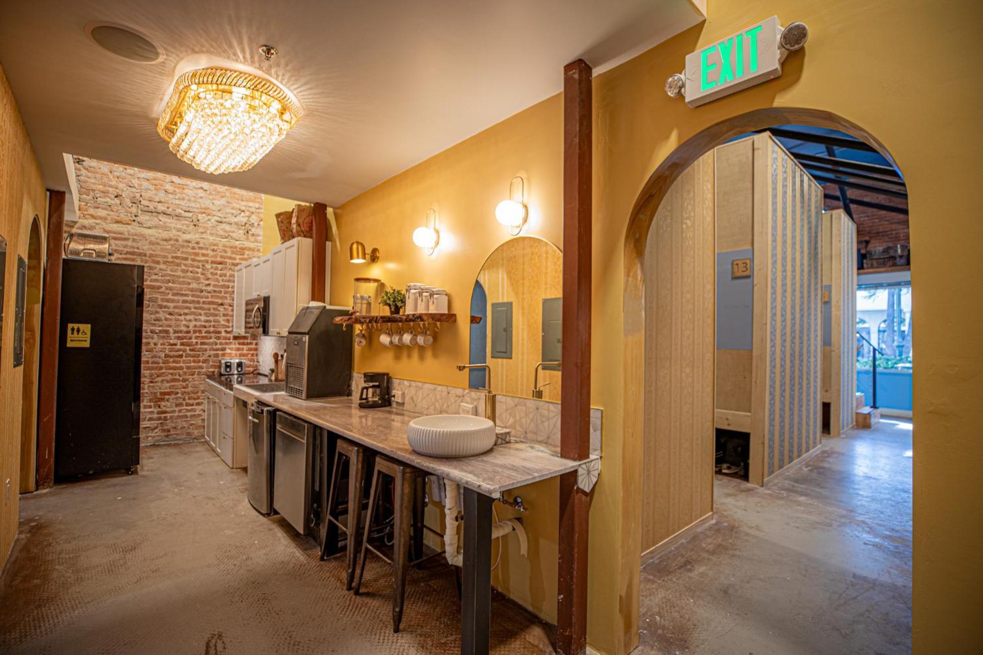 Social Stays - Santa Barbara'S First Hostel On State Street 외부 사진