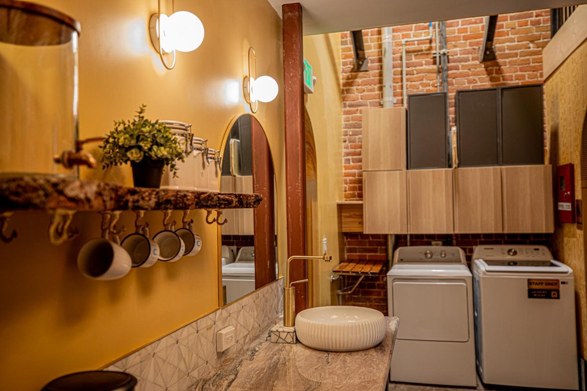 Social Stays - Santa Barbara'S First Hostel On State Street 외부 사진