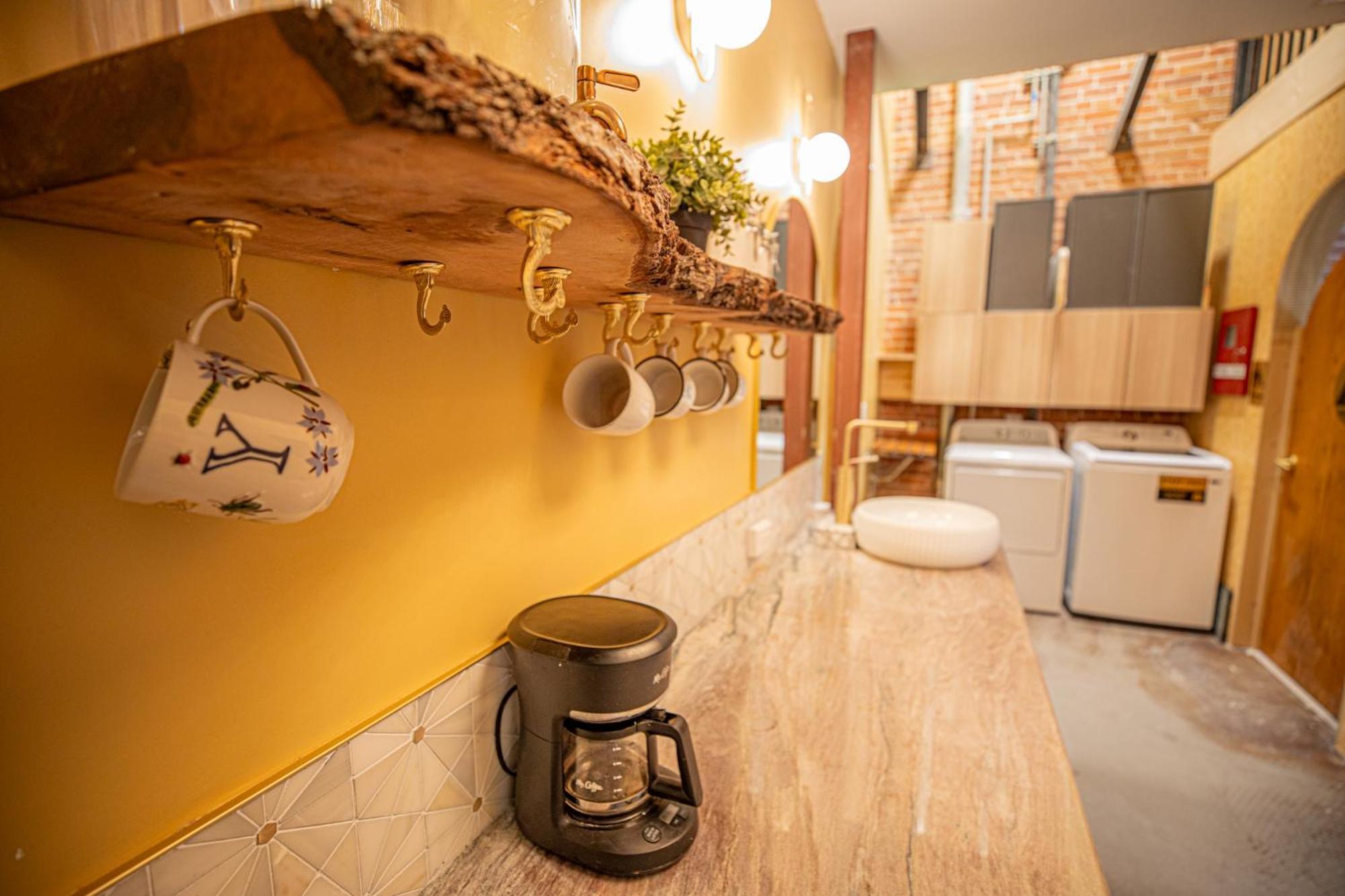 Social Stays - Santa Barbara'S First Hostel On State Street 외부 사진